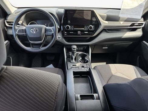 Used 2023 Toyota Highlander LE image 10