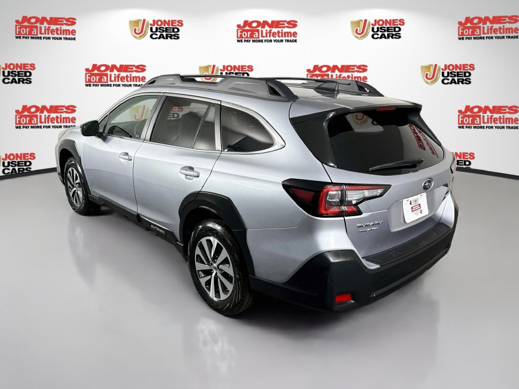Used 2025 Subaru Outback Premium AWD/4WD image 2