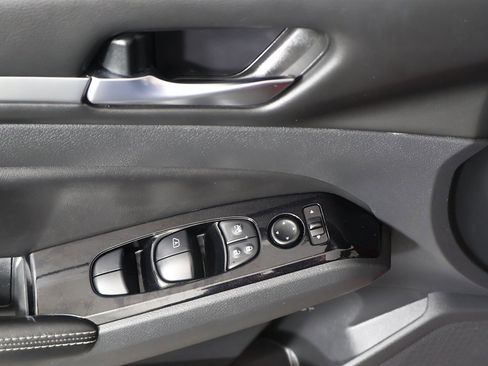 Used 2023 Nissan Altima 2.5 SV image 29