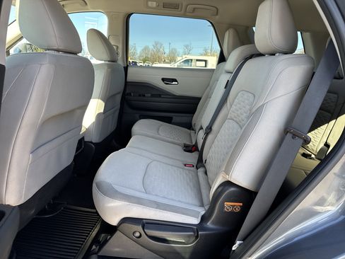 Used 2022 Nissan Pathfinder SV image 28