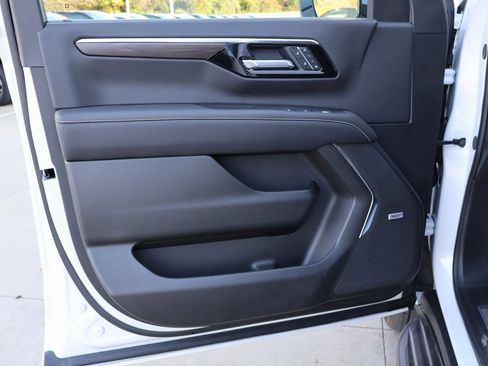 New 2025 Chevrolet Suburban Premier w/ Sun And Tow Package image 12