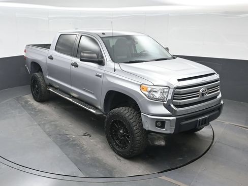 Used 2017 Toyota Tundra SR5 AWD/4WD image 16
