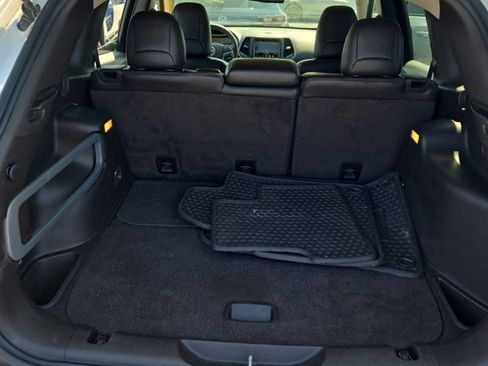 Used 2016 Jeep Cherokee Trailhawk w/ Leather Interior Group AWD/4WD image 6