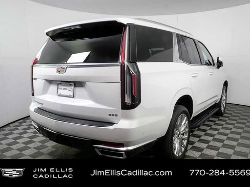 Used 2024 Cadillac Escalade Premium Luxury image 3