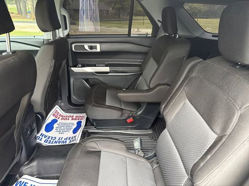 Used 2024 Ford Explorer XLT image 39