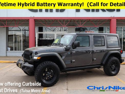 Used 2025 Jeep Wrangler Willys image 1