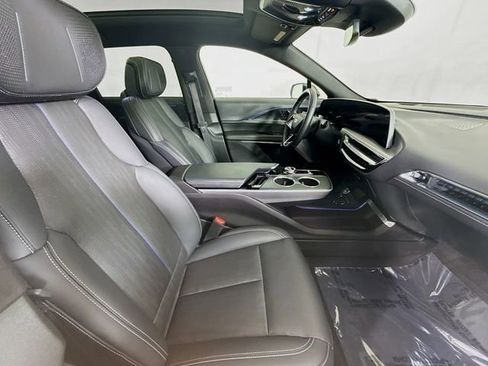 Used 2024 Cadillac Lyriq Luxury image 33