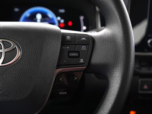 Used 2025 Toyota Camry LE image 25