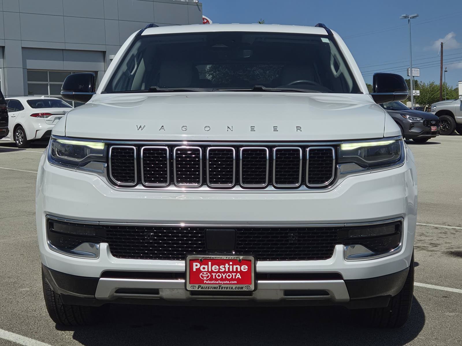 Used 2024 Jeep Wagoneer Series II w/ Flexible Seating Group RWD image 2
