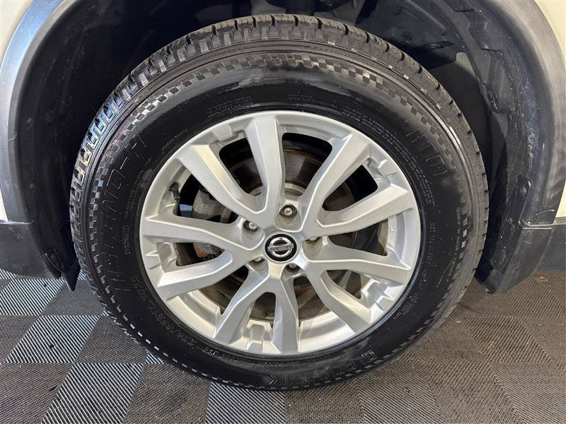 Used 2017 Nissan Rogue SV w/ SV Premium Package AWD/4WD image 31
