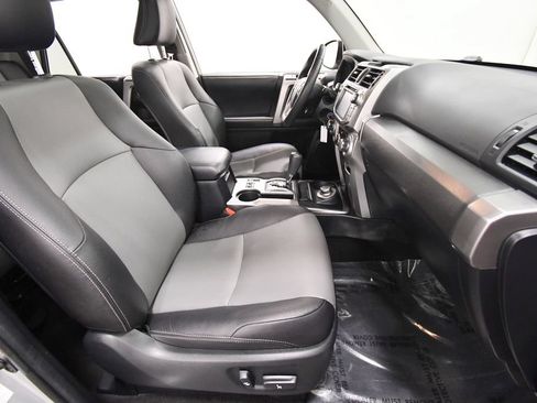 Used 2018 Toyota 4Runner SR5 Premium AWD/4WD image 13