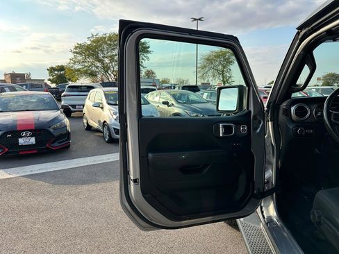 Used 2020 Jeep Wrangler Unlimited Sahara AWD/4WD image 11