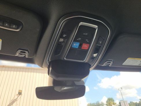 Used 2024 Jeep Wagoneer L Series II RWD image 19
