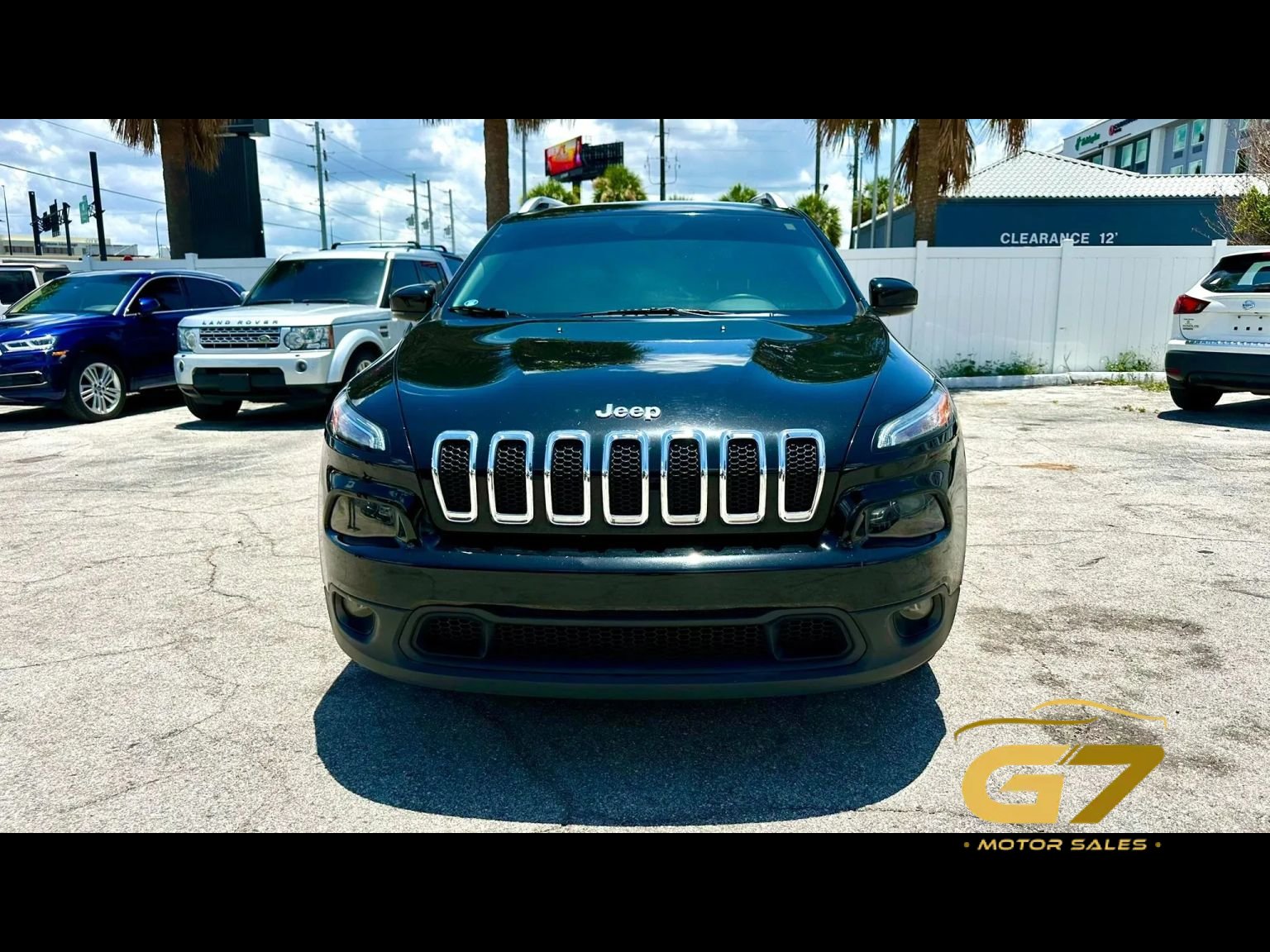 Used 2018 Jeep Cherokee Latitude Plus FWD image 2