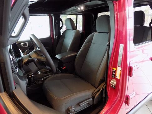 Used 2024 Jeep Gladiator Sport image 21