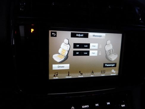 Used 2017 Lincoln Continental Select image 24