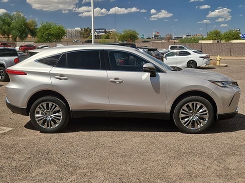 Used 2023 Toyota Venza Limited AWD/4WD image 4