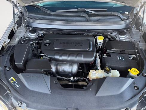 Used 2019 Jeep Cherokee Latitude Plus image 9