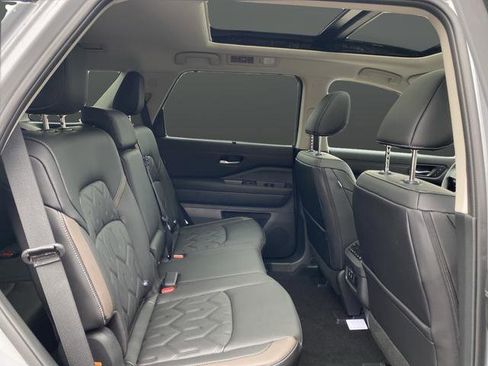 New 2026 Nissan Pathfinder Platinum image 32