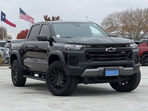 Used 2023 Chevrolet Colorado Trail Boss w/ Advanced Trailering Package image 2