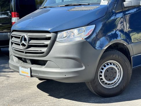 Used 2023 Mercedes-Benz Sprinter 2500 image 3