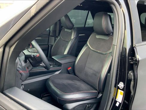 Used 2025 Ford Explorer ST image 8