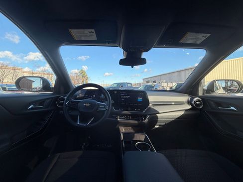 Used 2025 Chevrolet Equinox LT image 32