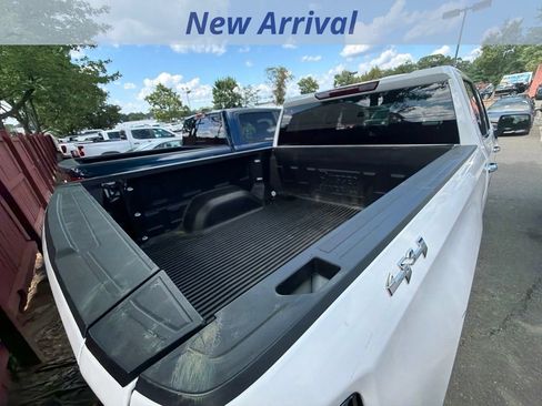 Used 2025 GMC Sierra 1500 SLT AWD/4WD image 8