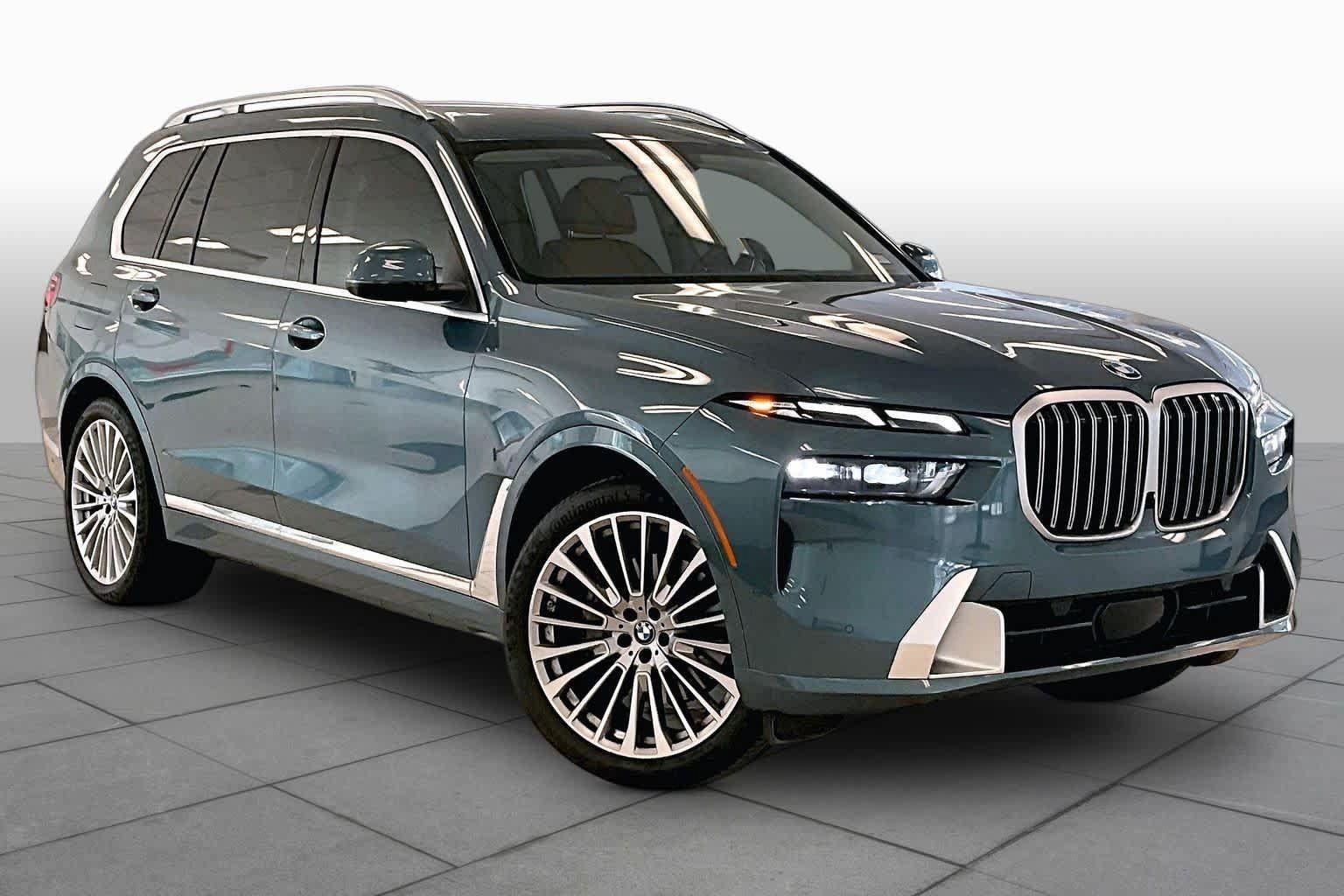Used 2025 BMW X7 xDrive40i AWD/4WD image 2