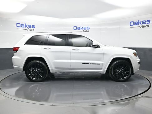 Used 2018 Jeep Grand Cherokee Altitude image 9