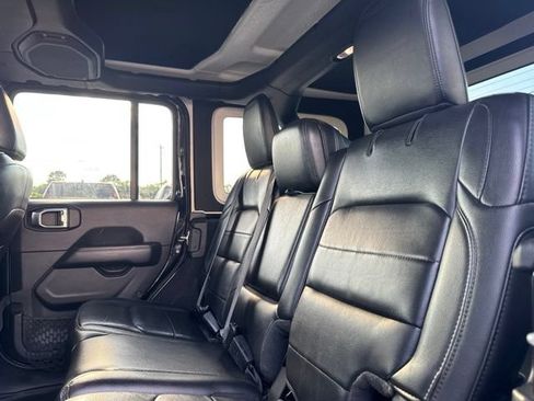 Used 2022 Jeep Wrangler Unlimited Sahara AWD/4WD image 22