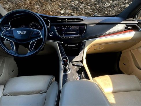 Used 2017 Cadillac XT5 Luxury w/ Driver Awareness Package image 14