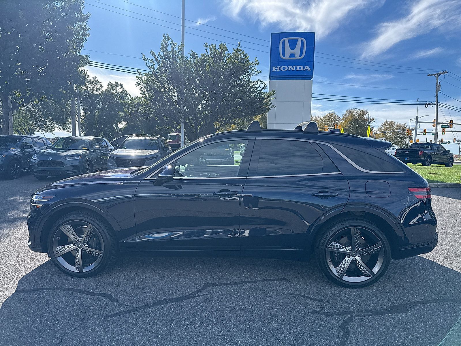 Used 2023 Genesis GV70 2.5T w/ Sport Prestige Package AWD/4WD image 2