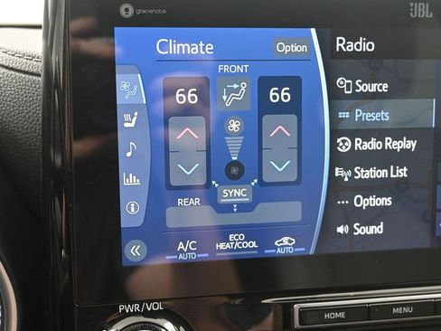 Used 2021 Toyota Highlander Limited image 19