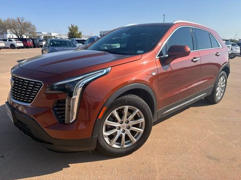 Used 2019 Cadillac XT4 Luxury w/ Cold Weather Package FWD image 1
