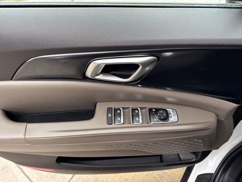 Used 2025 Kia Carnival image 16