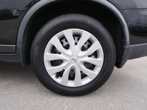 Used 2020 Nissan Rogue S image 12