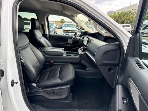 Used 2025 Ford Expedition Active RWD image 29