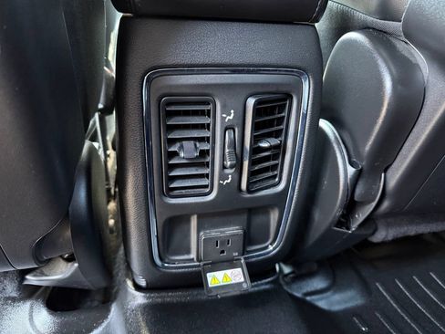 Used 2022 Jeep Grand Cherokee Laredo X AWD/4WD image 12