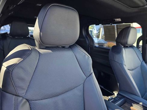 Certified 2025 Toyota Sienna Limited image 13