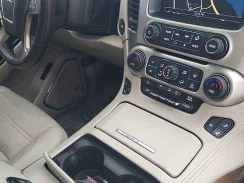 Used 2020 GMC Yukon XL Denali w/ Denali Premium Package image 9