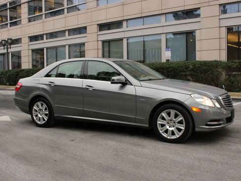 Used 2012 Mercedes-Benz E 350 4MATIC Sedan image 2