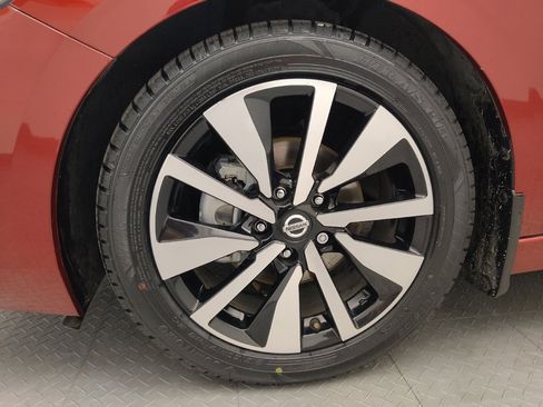 Used 2023 Nissan Sentra SV w/ SV Premium Package FWD image 31