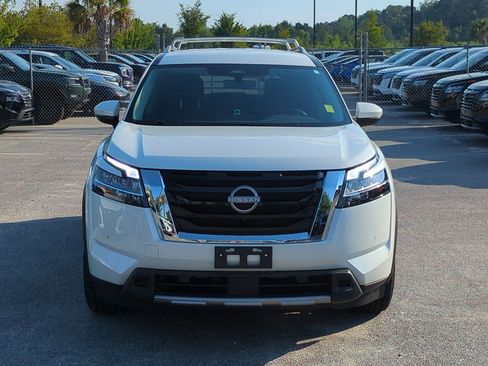 Certified 2024 Nissan Pathfinder SL FWD image 9