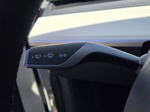 Used 2023 Tesla Model Y Long Range AWD/4WD image 24