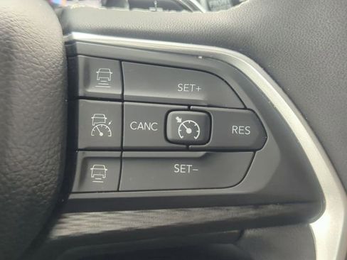 Used 2025 Jeep Grand Cherokee L Altitude AWD/4WD image 14