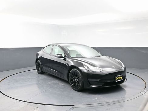 Used 2023 Tesla Model 3 Standard Range image 2