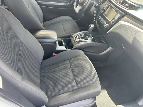 Used 2021 Nissan Rogue Sport S image 23