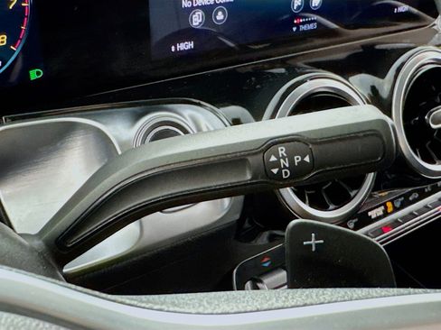 Used 2020 Mercedes-Benz GLB 250 4MATIC image 19