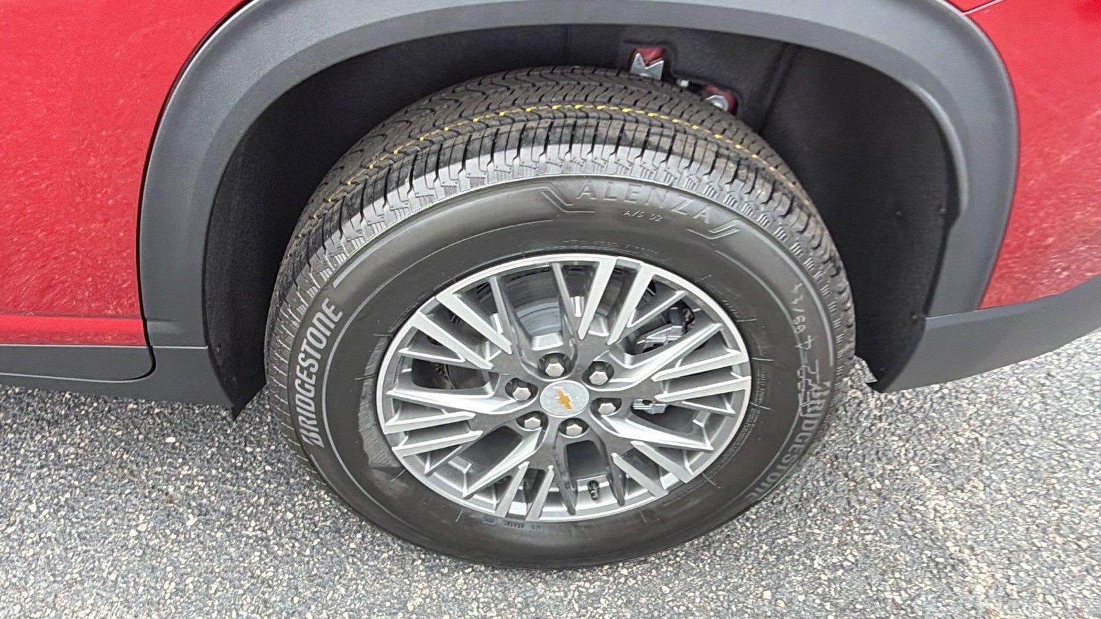 New 2027 Chevrolet Traverse LT FWD image 12